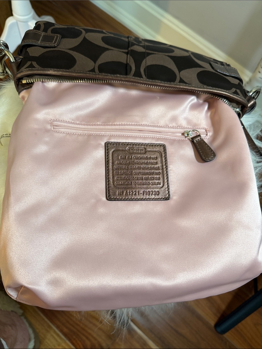 COACH NWOT Sig./optic brown sateen/bronze leather chain W/charm & hang tag bag - Picture 10 of 14